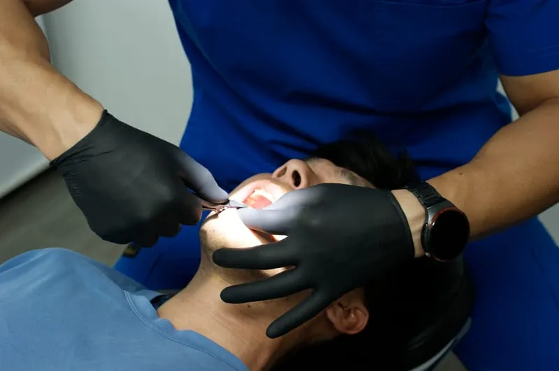 Tratamiento de ortodoncia con brackets